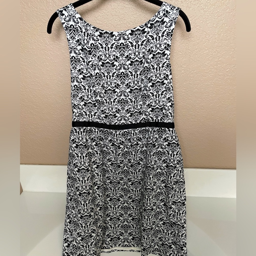 Vintage Ann Taylor White & Black Cotton Pattern Dress. Sz 10